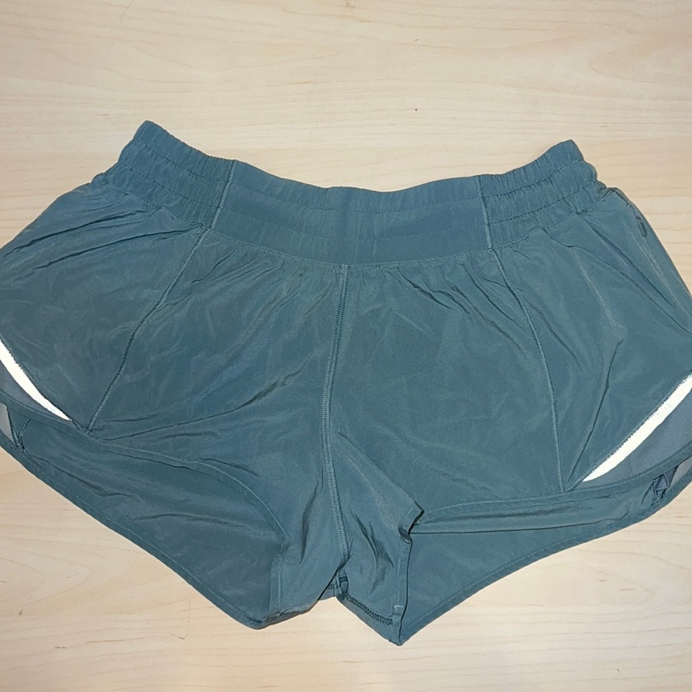 Lululemon Hotty Hot Short 2.5’ GREEN SIZE 8